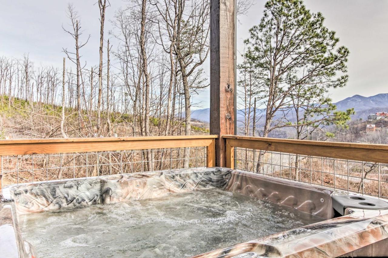 개틀린버그 Smoky Mountain Hideaway With Hot Tub, Deck And Views! 빌라 외부 사진